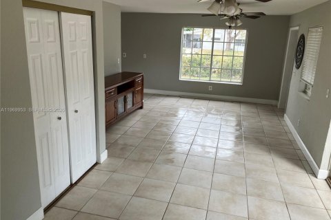 Снять в аренду виллу или дом в Дейви, Флорида 3 спальни, 96.15м2, № 2030752 - фото 4