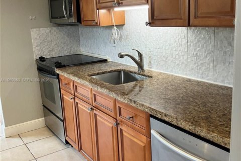 Снять в аренду виллу или дом в Дейви, Флорида 3 спальни, 96.15м2, № 2030752 - фото 5