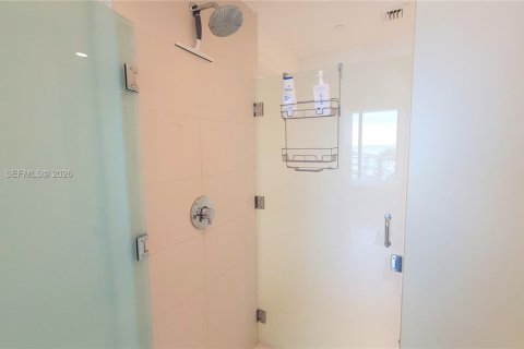 Condo in Miami, Florida, 1 bedroom № 2082913 - photo 12
