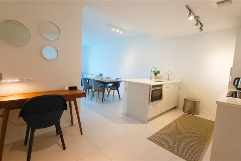 Condo in Miami, Florida, 1 bedroom № 2082913 - photo 2