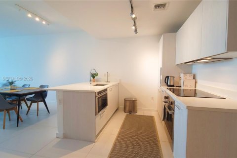 Condo in Miami, Florida, 1 bedroom № 2082913 - photo 3