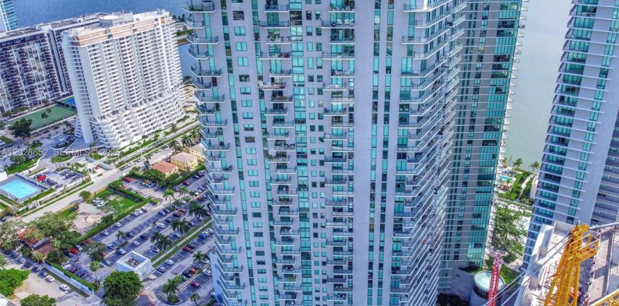 Condo in Miami, Florida, 1 bedroom № 2082913