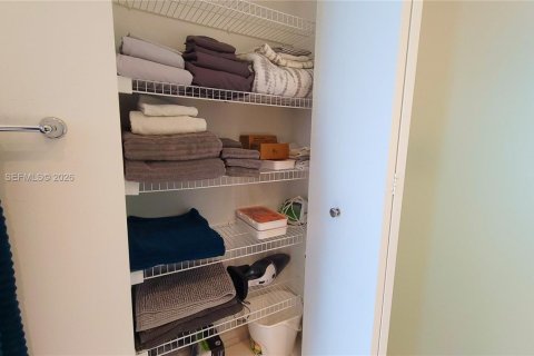 Condo in Miami, Florida, 1 bedroom № 2082913 - photo 13
