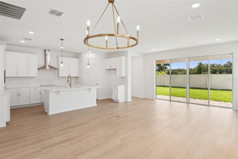 House in New Port Richey, Florida 4 bedrooms, 192.4 sq.m. № 2347729 - photo 19