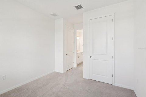 House in New Port Richey, Florida 4 bedrooms, 192.4 sq.m. № 2347729 - photo 21