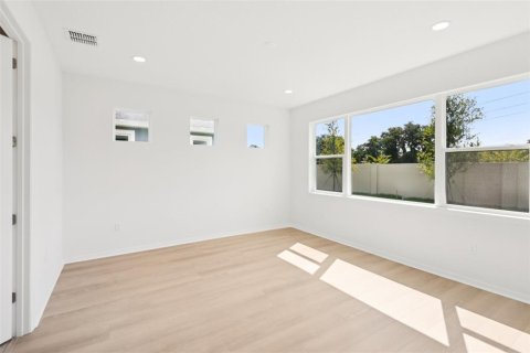 House in New Port Richey, Florida 4 bedrooms, 192.4 sq.m. № 2347729 - photo 30