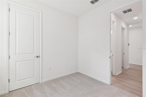 House in New Port Richey, Florida 4 bedrooms, 192.4 sq.m. № 2347729 - photo 29