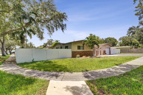 House in Cooper City, Florida 3 bedrooms, 156.73 sq.m. № 2087807 - photo 6