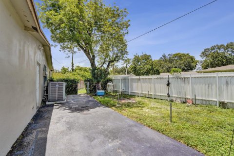 House in Cooper City, Florida 3 bedrooms, 156.73 sq.m. № 2087807 - photo 10