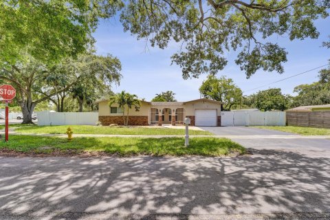 House in Cooper City, Florida 3 bedrooms, 156.73 sq.m. № 2087807 - photo 2