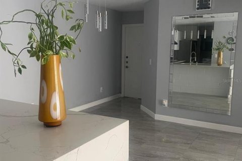 Condominio en alquiler en Orlando, Florida, 2 dormitorios, 93.18 m2 № 1915486 - foto 2