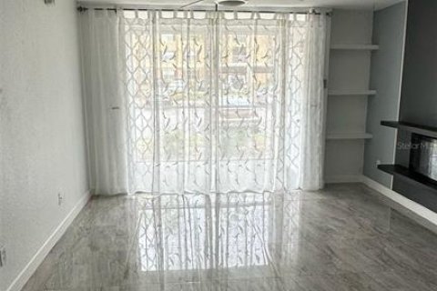 Condominio en alquiler en Orlando, Florida, 2 dormitorios, 93.18 m2 № 1915486 - foto 4