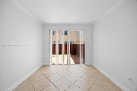 Townhouse in Miami, Florida 4 bedrooms, 164.9 sq.m. № 1823616 - photo 22