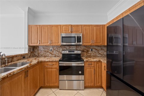 Townhouse in Miami, Florida 4 bedrooms, 164.9 sq.m. № 1823616 - photo 17
