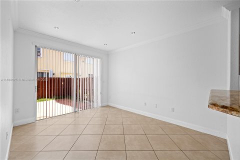 Townhouse in Miami, Florida 4 bedrooms, 164.9 sq.m. № 1823616 - photo 21