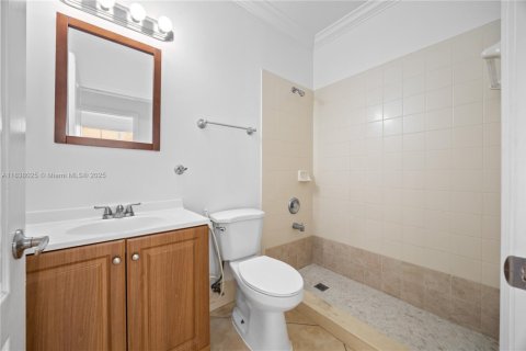 Townhouse in Miami, Florida 4 bedrooms, 164.9 sq.m. № 1823616 - photo 25