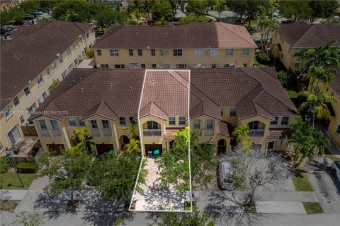Townhouse in Miami, Florida 4 bedrooms, 164.9 sq.m. № 1823616 - photo 4
