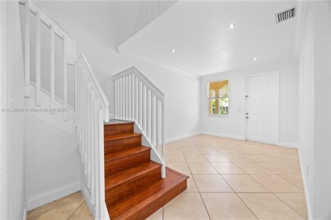 Townhouse in Miami, Florida 4 bedrooms, 164.9 sq.m. № 1823616 - photo 11