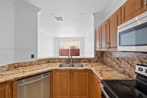 Townhouse in Miami, Florida 4 bedrooms, 164.9 sq.m. № 1823616 - photo 18
