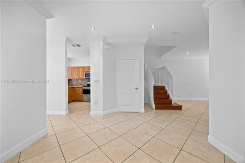 Townhouse in Miami, Florida 4 bedrooms, 164.9 sq.m. № 1823616 - photo 13