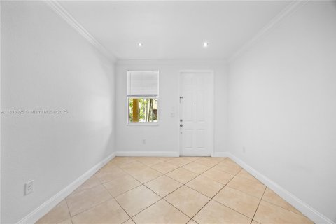 Townhouse in Miami, Florida 4 bedrooms, 164.9 sq.m. № 1823616 - photo 10