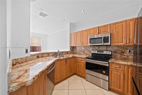 Townhouse in Miami, Florida 4 bedrooms, 164.9 sq.m. № 1823616 - photo 16
