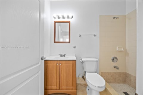 Townhouse in Miami, Florida 4 bedrooms, 164.9 sq.m. № 1823616 - photo 24