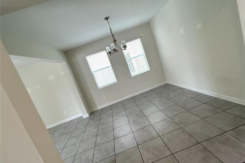House in Winter Garden, Florida 4 bedrooms, 265.05 sq.m. № 1912756 - photo 10