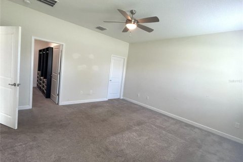 House in Winter Garden, Florida 4 bedrooms, 265.05 sq.m. № 1912756 - photo 17