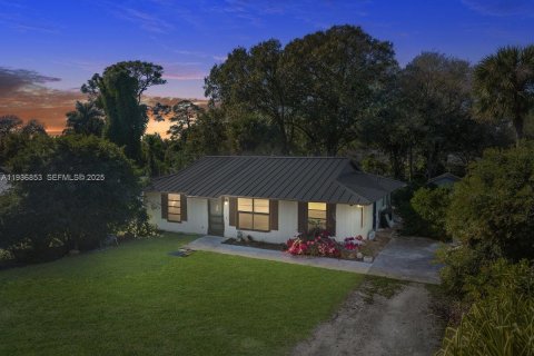 Купить виллу или дом в Виро-Бич, Флорида 5 комнат, 104.05м2, № 1994964 - фото 1