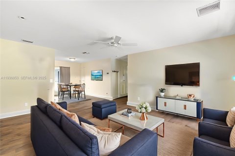 Купить виллу или дом в Виро-Бич, Флорида 5 комнат, 104.05м2, № 1994964 - фото 2