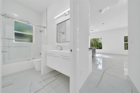 House in Ocala, Florida 4 bedrooms, 212.19 sq.m. № 2044392 - photo 13