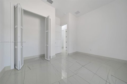 House in Ocala, Florida 4 bedrooms, 212.19 sq.m. № 2044392 - photo 10