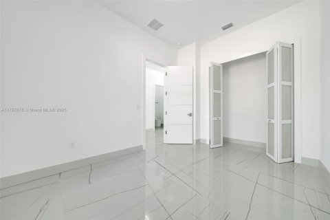 House in Ocala, Florida 4 bedrooms, 212.19 sq.m. № 2044392 - photo 8