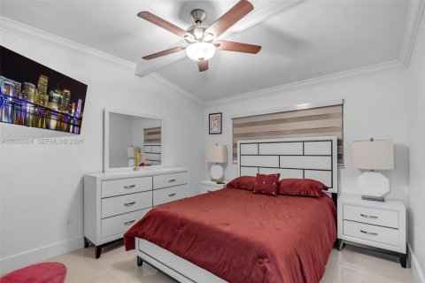 House in Miami, Florida 3 bedrooms, 179.95 sq.m. № 2257818 - photo 26