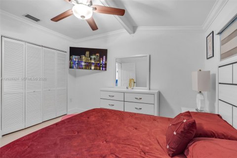 House in Miami, Florida 3 bedrooms, 179.95 sq.m. № 2257818 - photo 27