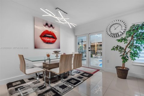 House in Miami, Florida 3 bedrooms, 179.95 sq.m. № 2257818 - photo 17