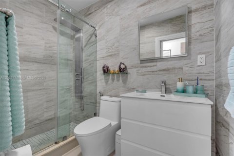 House in Miami, Florida 3 bedrooms, 179.95 sq.m. № 2257818 - photo 30