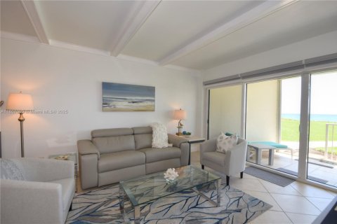 Condo in Highland Beach, Florida, 2 bedrooms  № 1776213 - photo 13
