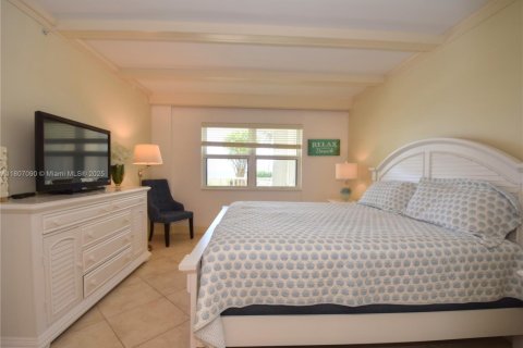 Condo in Highland Beach, Florida, 2 bedrooms  № 1776213 - photo 22