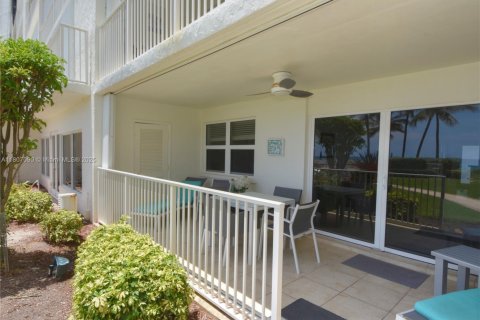 Condo in Highland Beach, Florida, 2 bedrooms  № 1776213 - photo 15