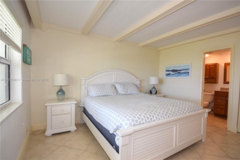 Condo in Highland Beach, Florida, 2 bedrooms  № 1776213 - photo 23