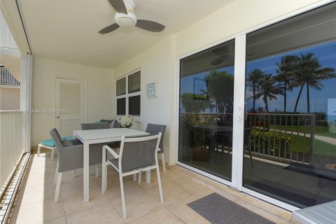 Condo in Highland Beach, Florida, 2 bedrooms  № 1776213 - photo 19