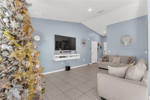 Villa ou maison à vendre à Poinciana, Floride: 3 chambres, 118.26 m2 № 2390843 - photo 8