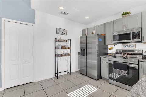 Villa ou maison à vendre à Poinciana, Floride: 3 chambres, 118.26 m2 № 2390843 - photo 4