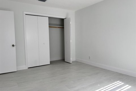 Снять в аренду квартиру в Лейк-Парк, Флорида 3 комнаты, 80.36м2, № 2251903 - фото 4