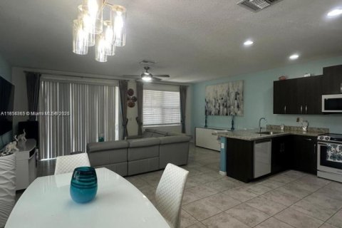 Townhouse in Homestead, Florida 4 bedrooms, 181.35 sq.m. № 1877823 - photo 24