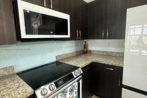 Townhouse in Homestead, Florida 4 bedrooms, 181.35 sq.m. № 1877823 - photo 30