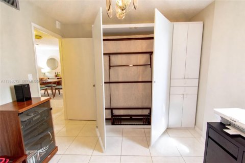 Copropriété à vendre à Miami Beach, Floride: 2 chambres, 83.8 m2 № 1988264 - photo 18