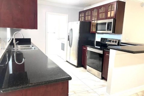 Villa ou maison à louer à Davie, Floride: 3 chambres, 118.91 m2 № 2411800 - photo 12